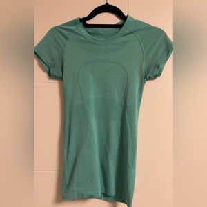 Lululemon Tshirt